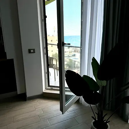 Sea Vibes 77, Alezzi Apartment